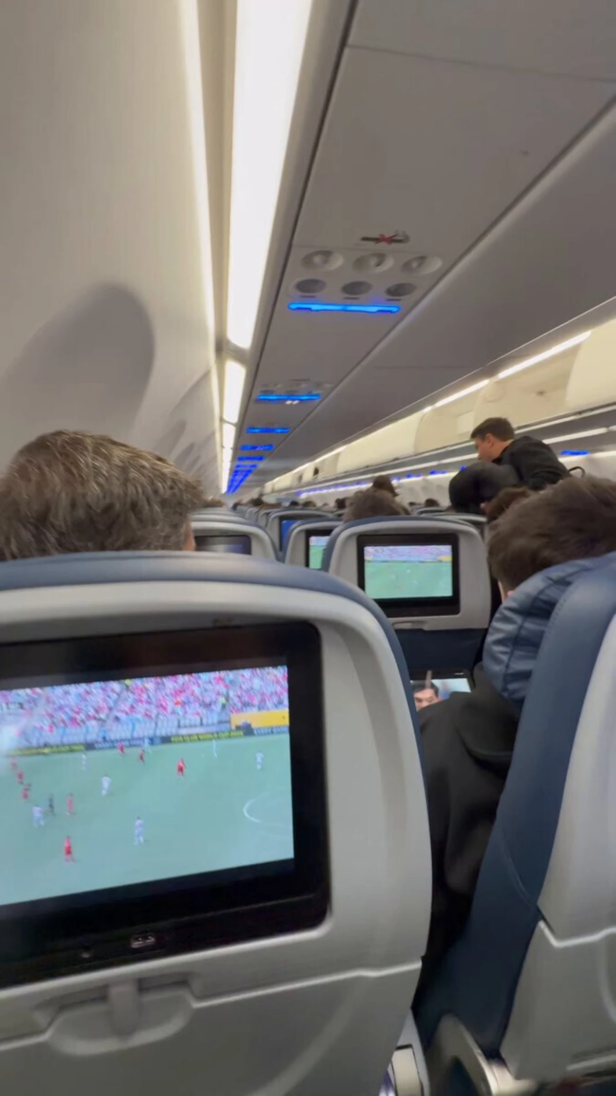Imagem de contexto do artigo Adeptos do River Plate festejaram golo do Benfica no avião para Seattle