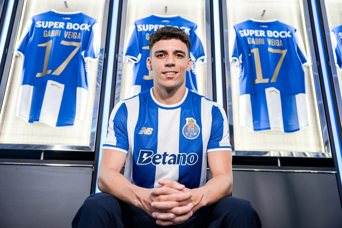 Gabri Veiga já foi oficializado como reforço portista