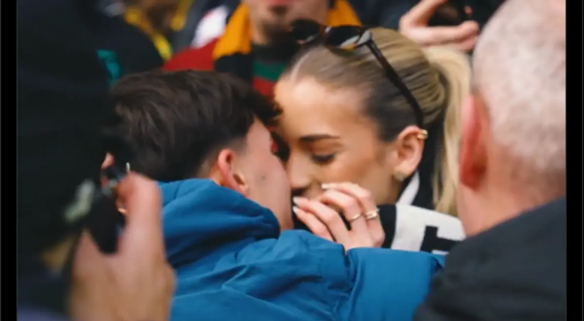 Imagem de contexto do artigo Rodrigo Gomes: um beijo depois do golo e da vitória na Taça de Inglaterra