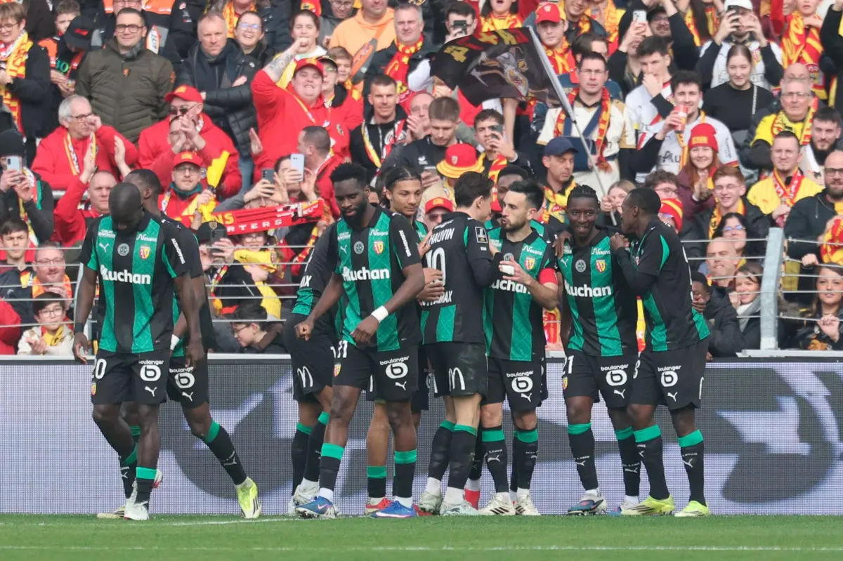 Imagem de contexto do artigo Lens vence o Metz e fica a um ponto do líder PSG na Ligue 1