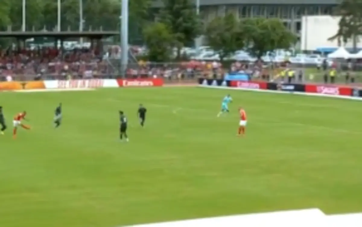 Imagem de contexto do artigo "Chapelada" de Arthur Cabral coloca Benfica a vencer o Almería