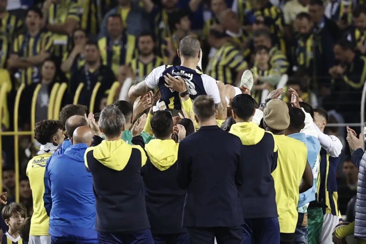 Bonucci disse adeus ao futebol no Fenerbahçe