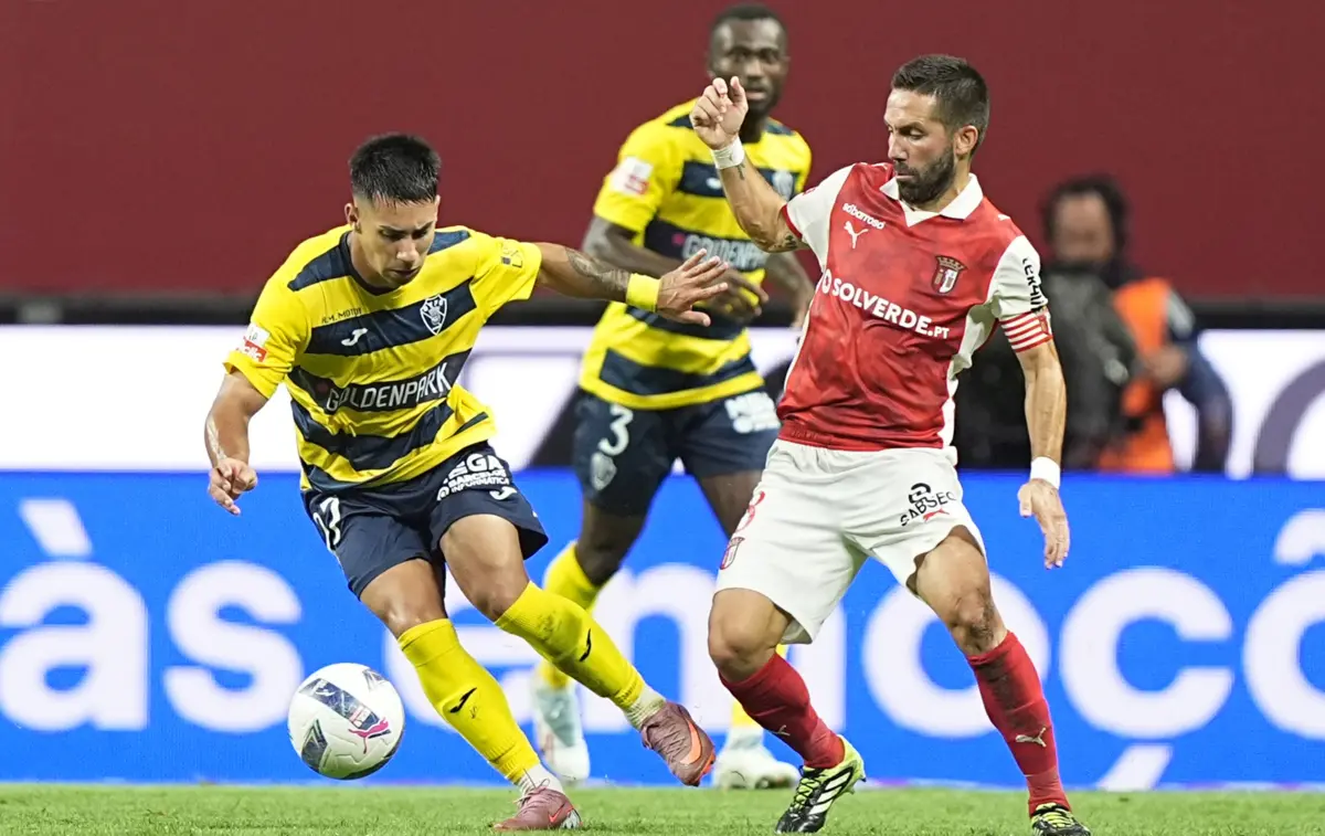 João Moutinho, à direita