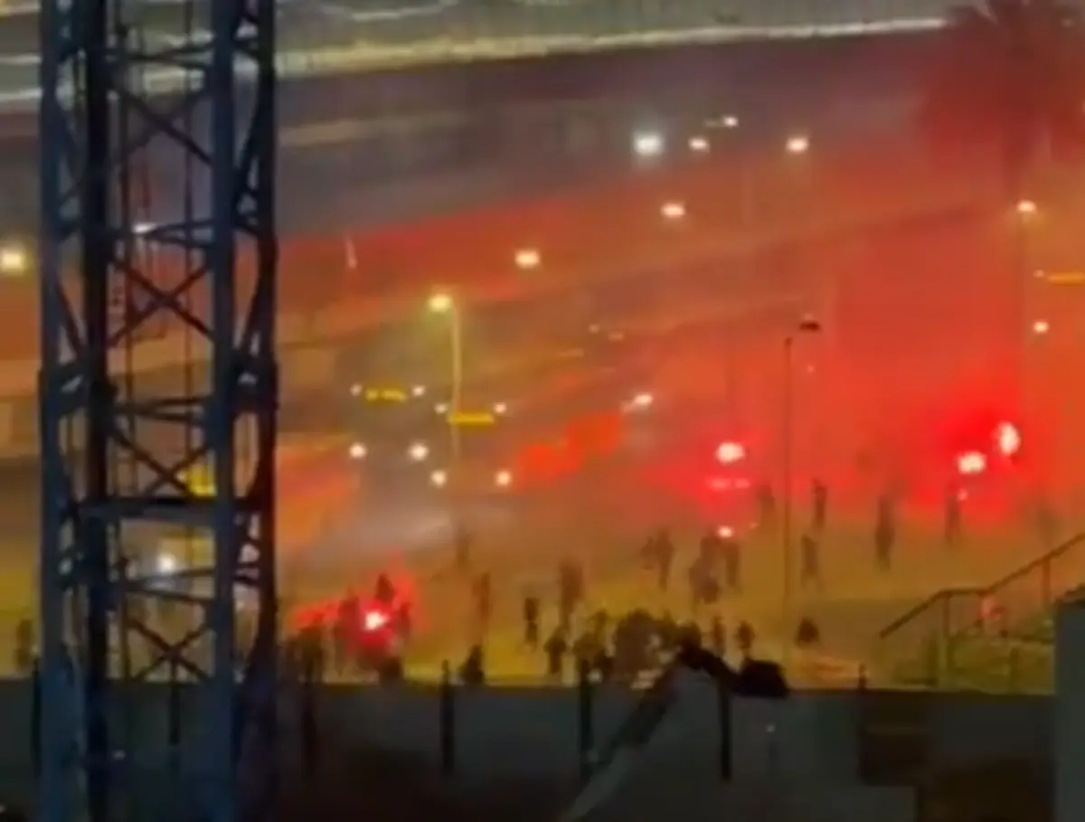 Imagem de contexto do artigo PSP confirma detenção de 63 adeptos do Benfica e 61 do Sporting na sequência de confrontos em Alvalade