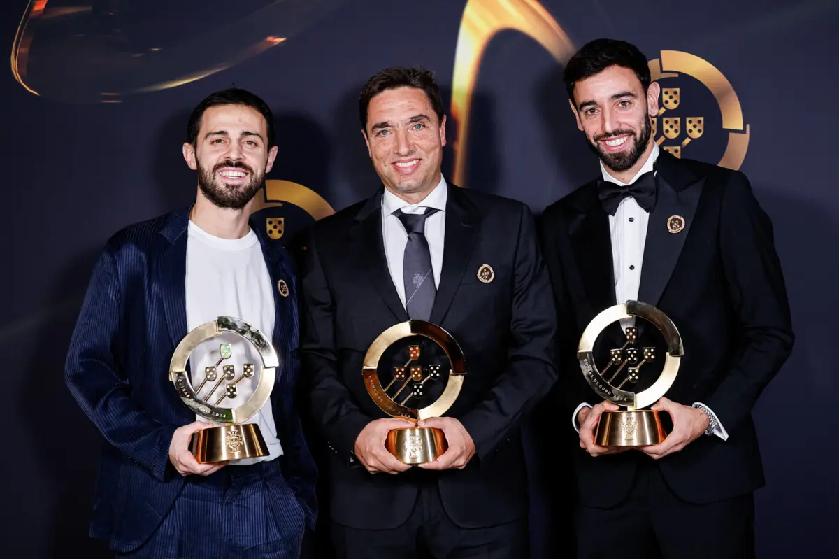 Bernardo Silva, Rui Jorge e Bruno Fernandes (créditos: FPF)