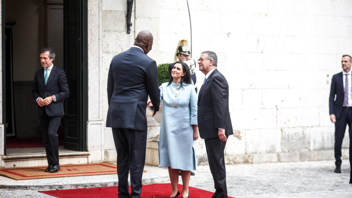 "Saloiice" e "desigualdade de género". Críticas ao vestido da "primeira-dama" são "o Portugal de Eça de Queirós"