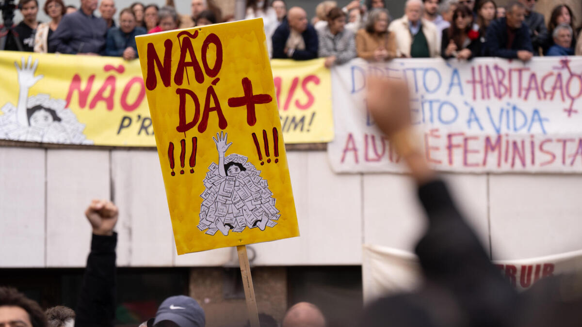 "Não dá mais": os cartazes de quem saiu à rua pelo direito à habitação