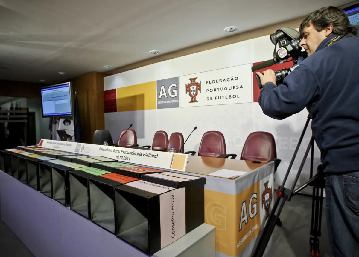 Imagem de contexto do artigo Buscas na FPF. Empresário e antigo secretário-geral constituídos arguidos