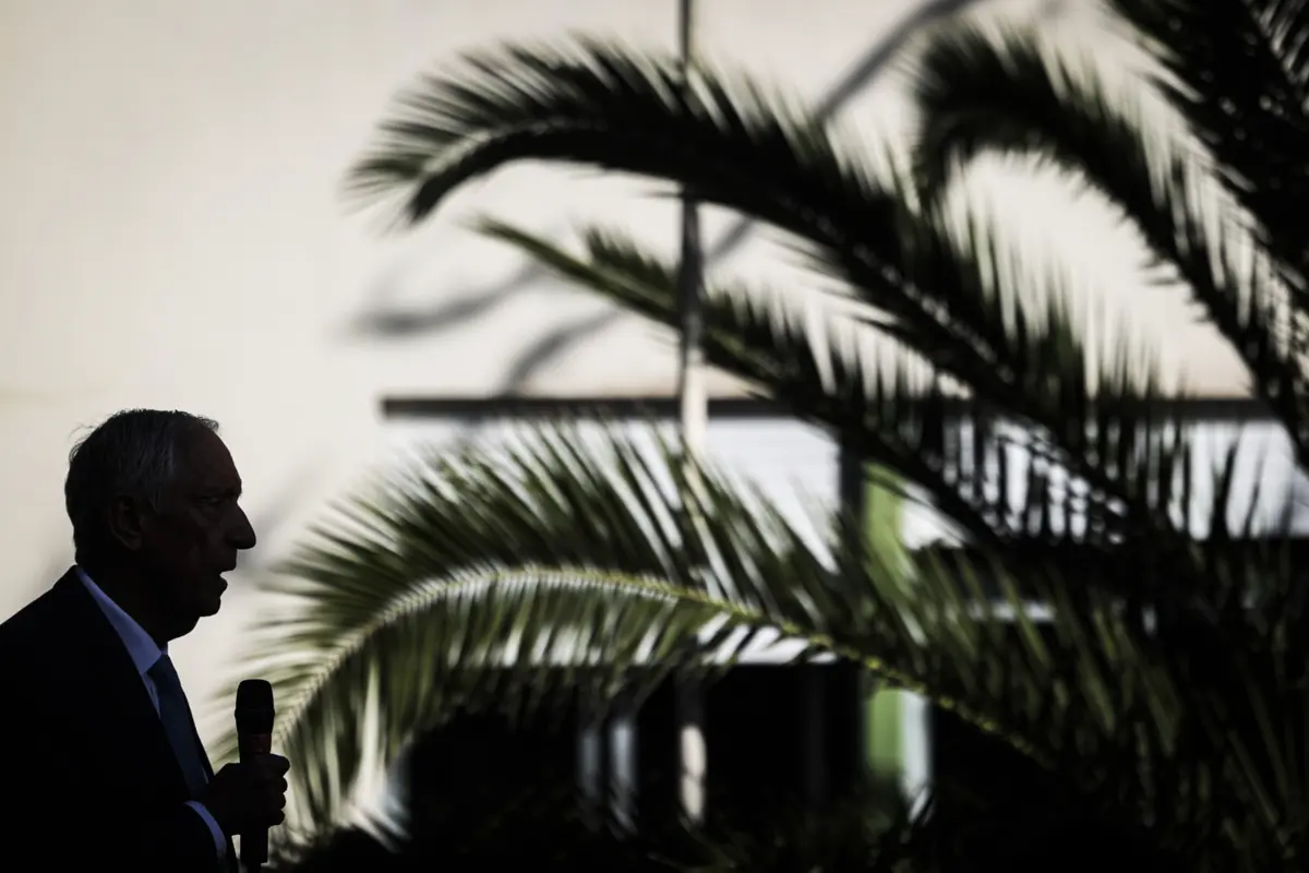 O Presidente da República acrescenta que "a pobreza tem um alcance que perdura durante gerações"