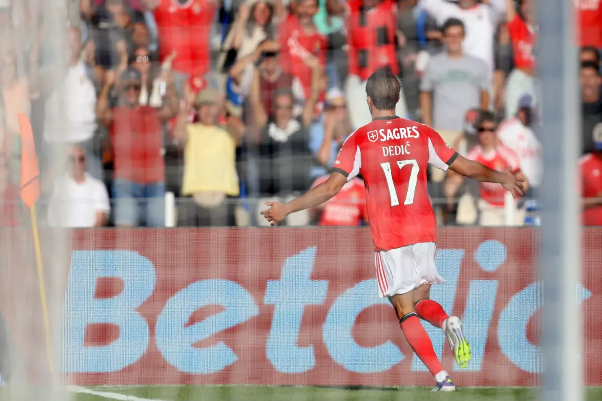 Imagem de contexto do artigo Amar ou odiar Dedic? Benfica vence jogo difícil em Alverca