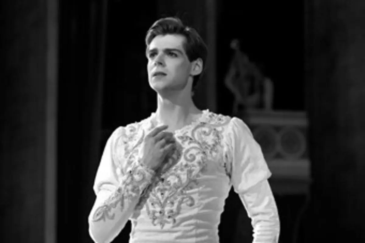 O bailarino russo Vladimir Shklyarov