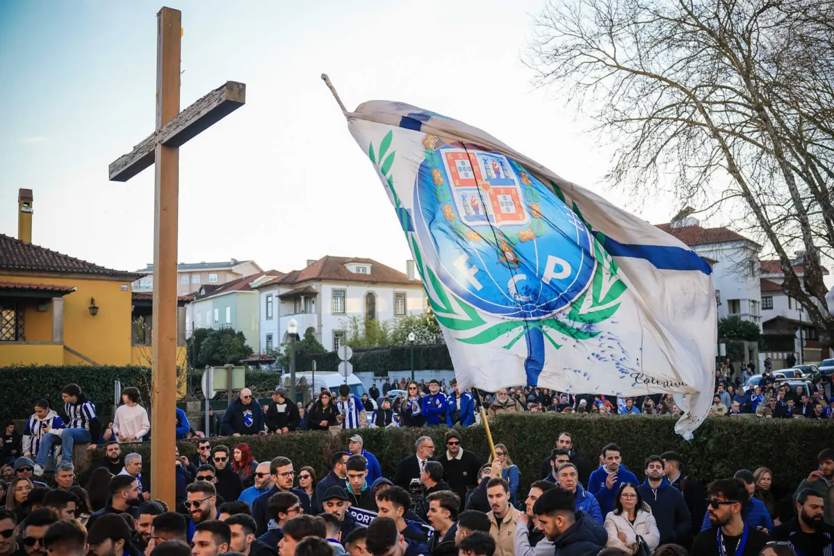 Imagem de contexto do artigo O legado "indiscutível" do "presidente inesquecível": velório de Pinto da Costa junta milhares de pessoas