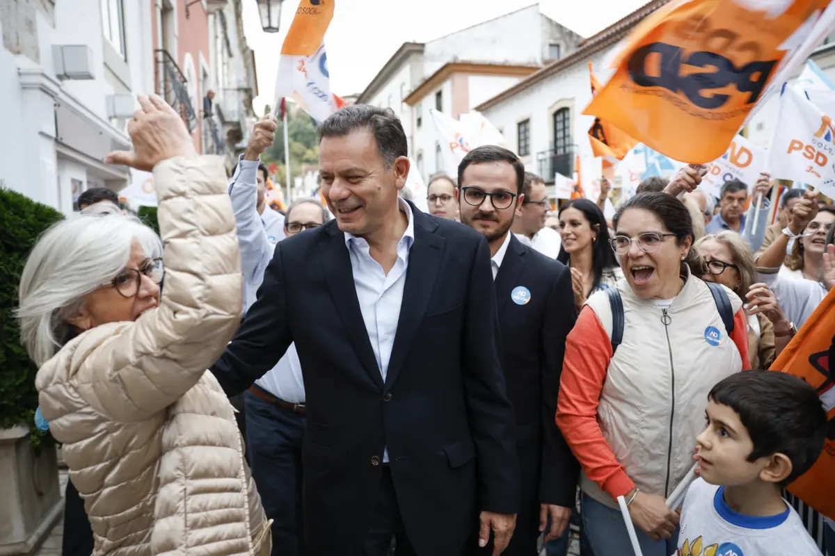 Imagem de contexto do artigo Montenegro diz que “não havia razão para adiar” entrega do OE e será bom não coincidir com último dia de campanha