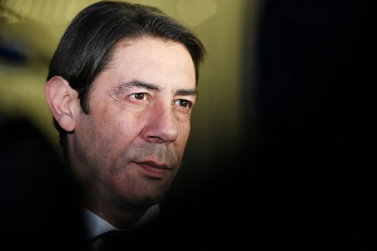 Imagem de contexto do artigo "Não havia modo de prosseguir nestas condições." Rui Costa anuncia novo treinador "em breve" e não há interino