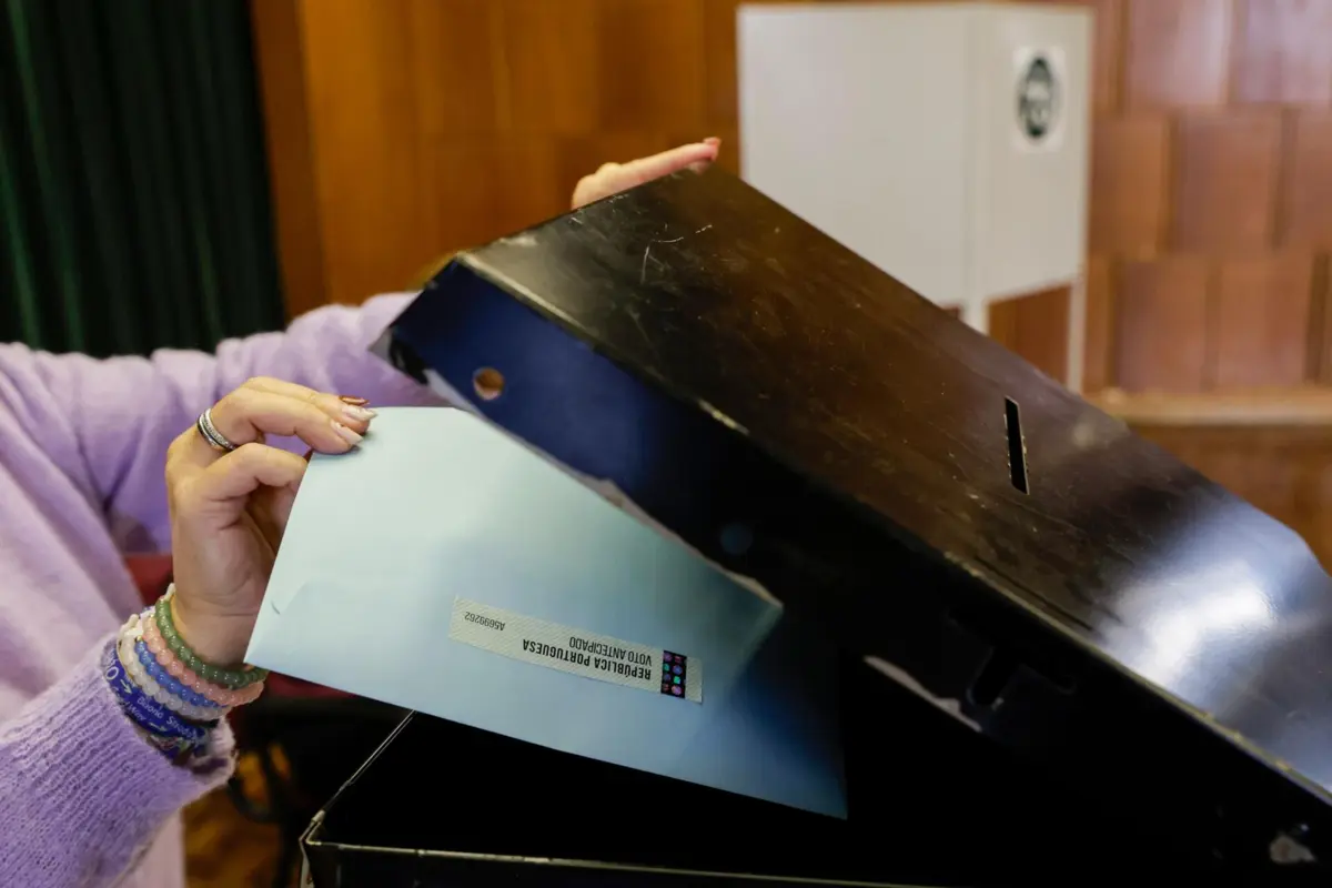 Imagem de contexto do artigo Sondagem: Fadiga eleitoral? Dois candidatos em perda, Seguro na frente, mas eleitores de Cotrim e Mendes mostram menos adesão