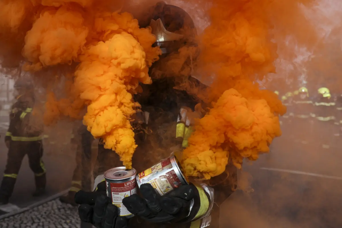 Imagem de contexto do artigo Governo chega a acordo com seis dos oito sindicatos dos sapadores-bombeiros