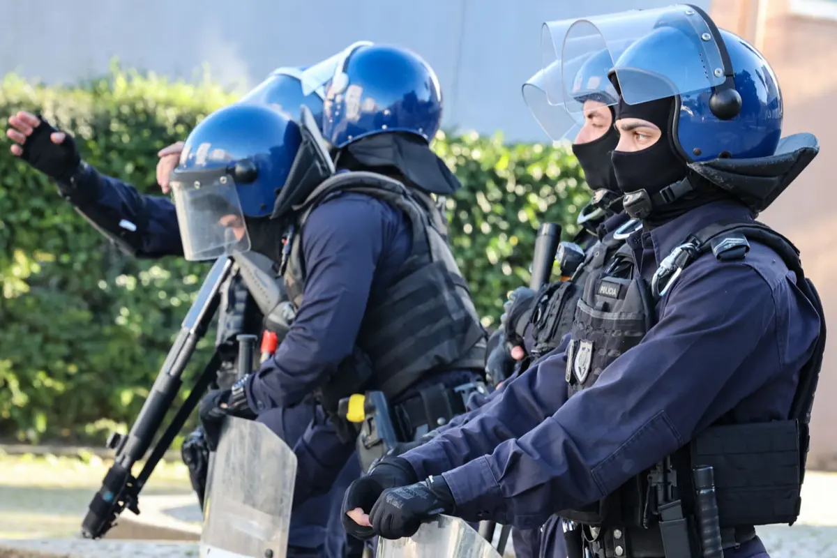 Na segunda-feira, um polícia baleou mortalmente um morador no bairro da Cova da Moura