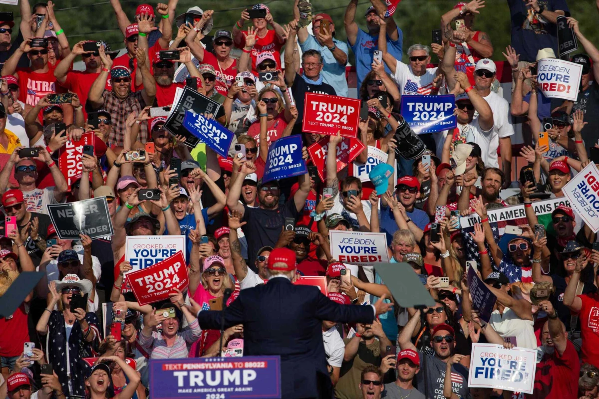 Imagem de contexto do artigo Serviços secretos investigam como jovem conseguiu aproximar-se tanto de Trump