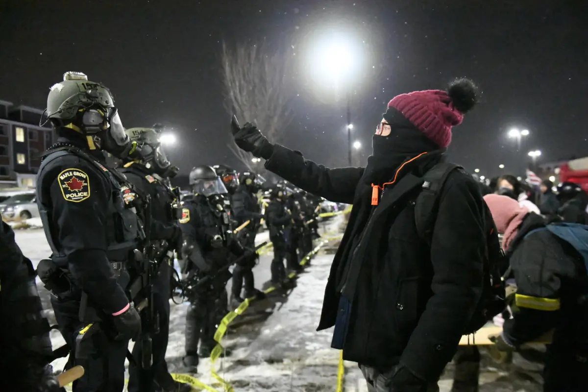 Imagem de contexto do artigo Audiências para imigrantes detidos: juiz do Minnesota convoca diretor interino do ICE por incumprimento de ordens