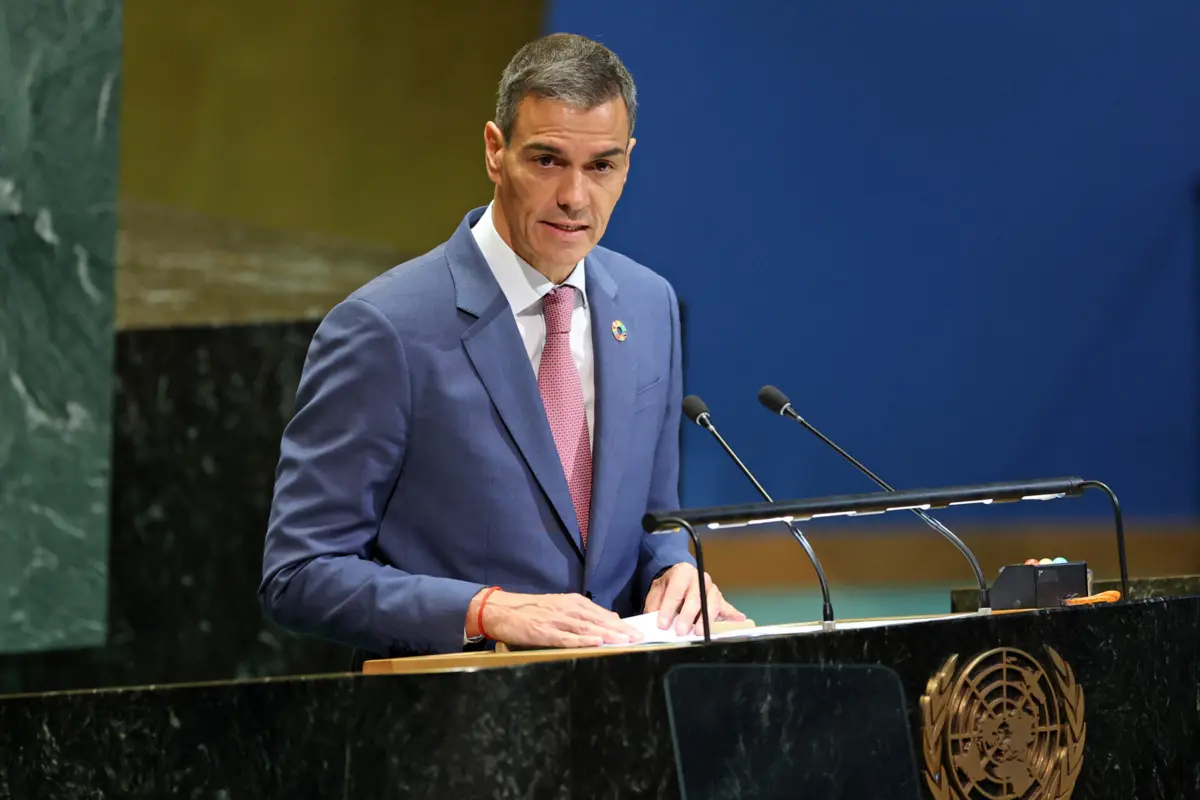 O chefe do Governo espanhol lembra que está a ocorrer um genocídio na Faixa de Gaza