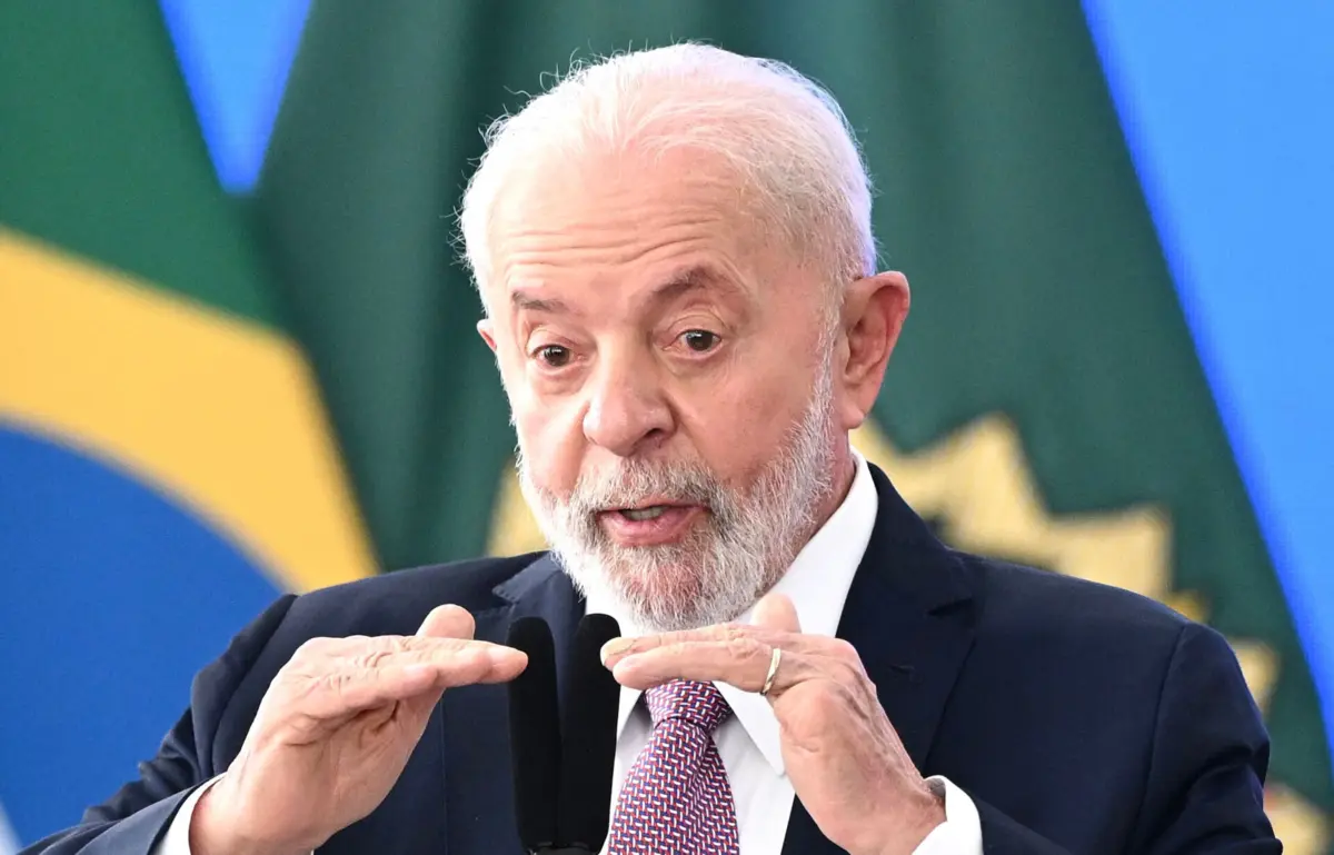 Imagem de contexto do artigo 50 anos do 25 de Abril. Lula da Silva felicitou Marcelo e o povo português em conversa telefónica