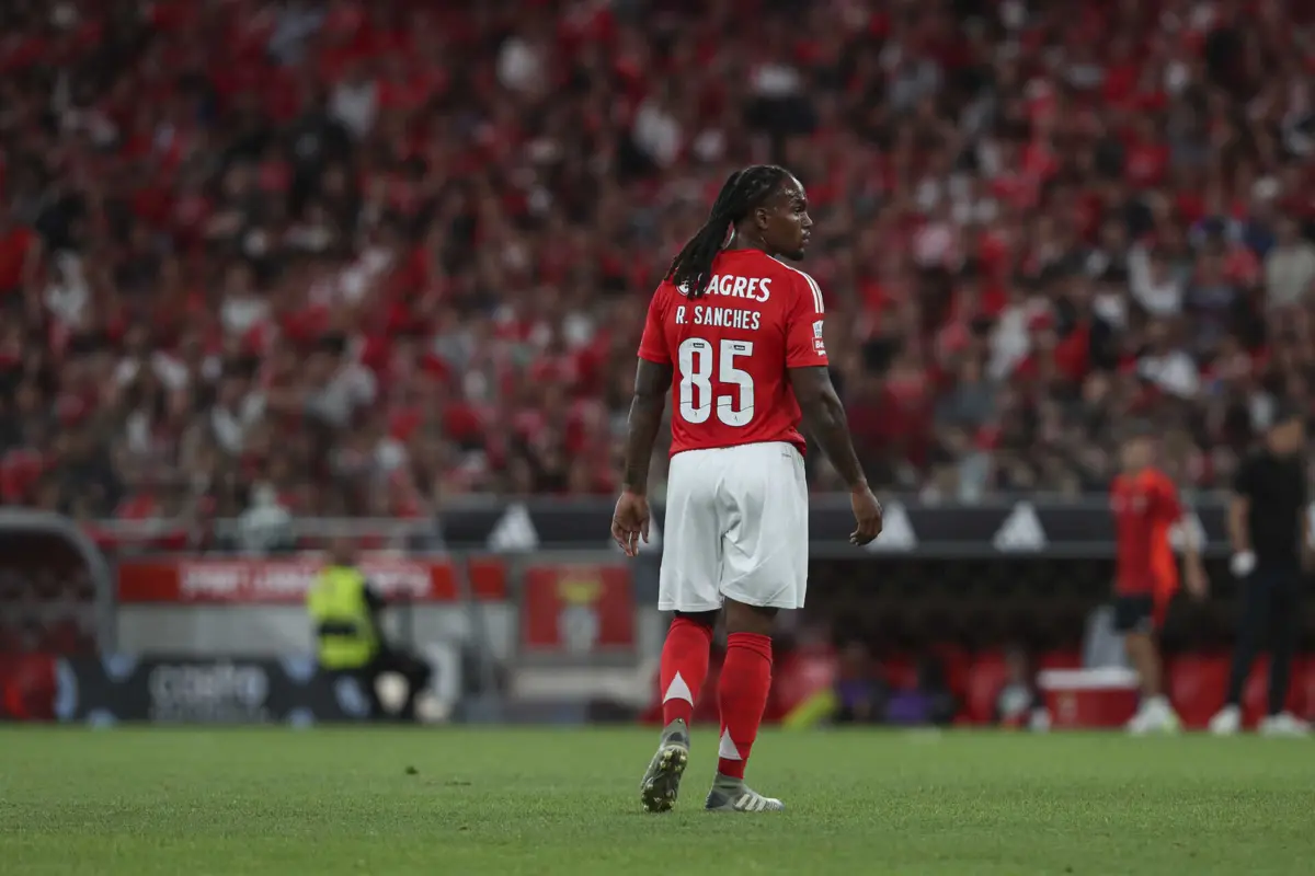Imagem de contexto do artigo Renato Sanches termina empréstimo: médio deixa o Benfica e regressa ao PSG