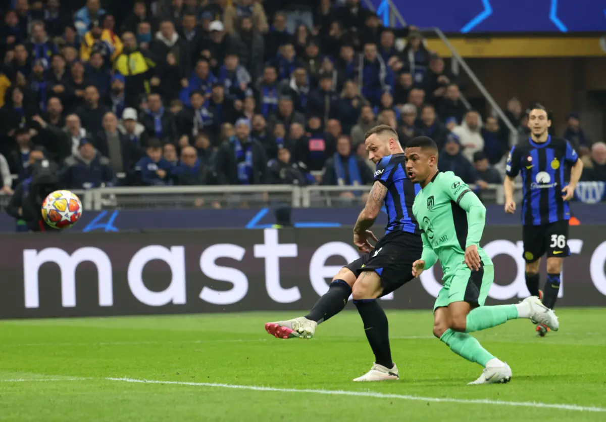 Imagem de contexto do artigo Inter vence Atlético e PSV e Dortmund empatados na Champions. Veja os golos