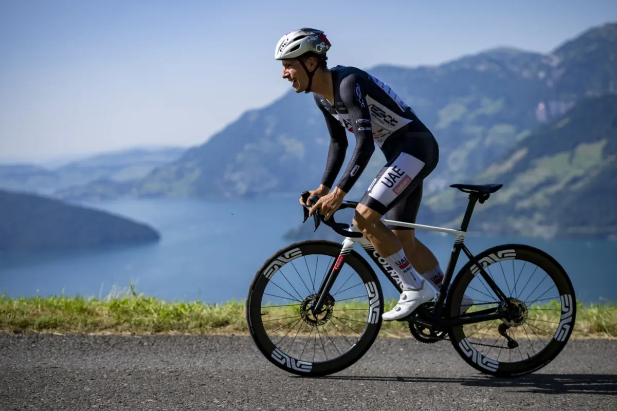 Imagem de contexto do artigo João Almeida conquista Volta à Suíça após vencer contrarrelógio