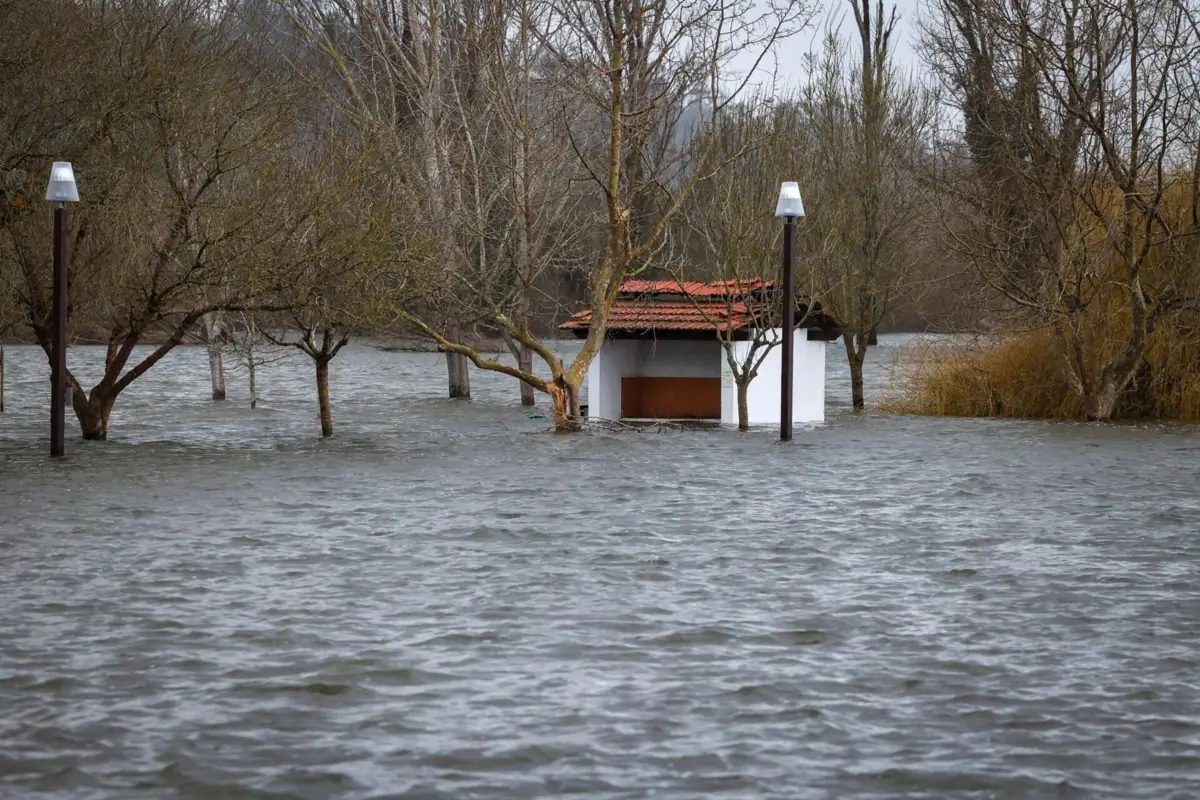 Imagem de contexto do artigo Pior cenário não se verificou, mas Vila Franca de Xira mantém-se atenta à subida do caudal do Tejo e aos desabamentos