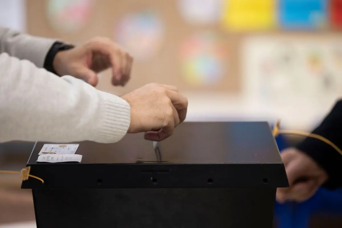 Imagem de contexto do artigo Quase 14% dos inscritos já votaram em Lisboa, Ventura diz não estar preocupado com possível efeito do temporal nas eleições