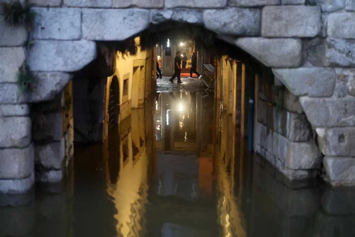 Imagem de contexto do artigo "Situação está a agravar-se." Peso da Régua prepara plano para evacuação junto ao Douro