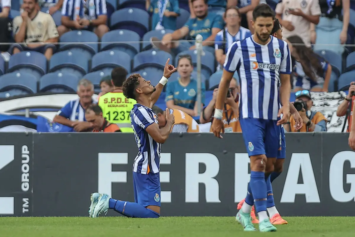 Gonçalo Borges a festejar o quarto golo do FC Porto