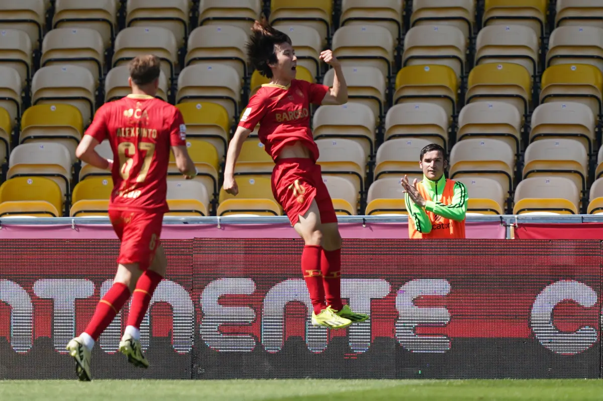 O jogador do Gil Vicente Fujimoto festeja o golo