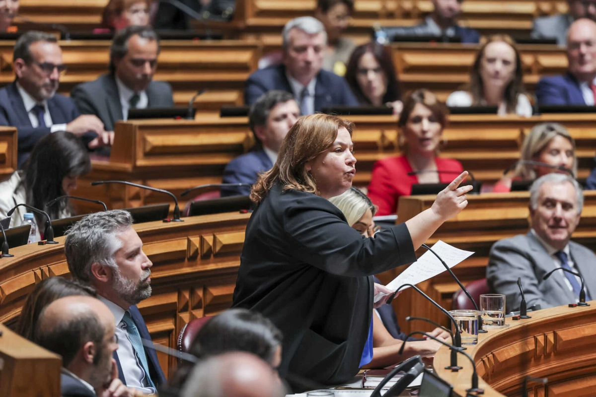 Imagem de contexto do artigo "O PS aceitou conversar." Socialistas recusam fazer "futurologia" sobre Orçamento do Estado