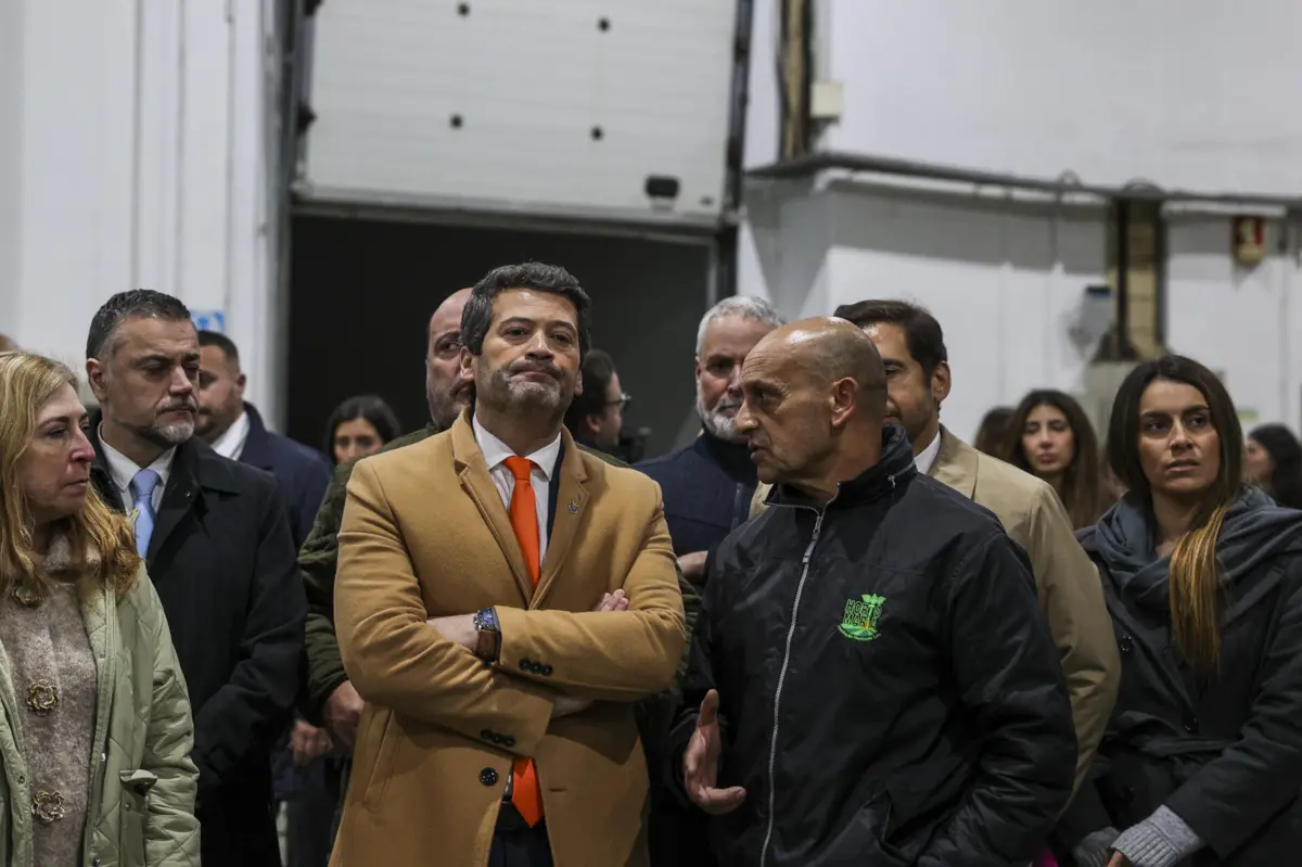 Imagem de contexto do artigo Ventura visita empresa que "fechava se trabalhadores estrangeiros fossem embora" e ouve elogios a ministro de Sócrates