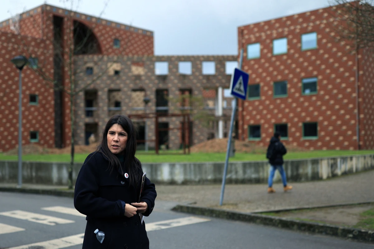 Imagem de contexto do artigo Mortágua com universitários a defender que alojamento "não é um privilégio, é um direito"