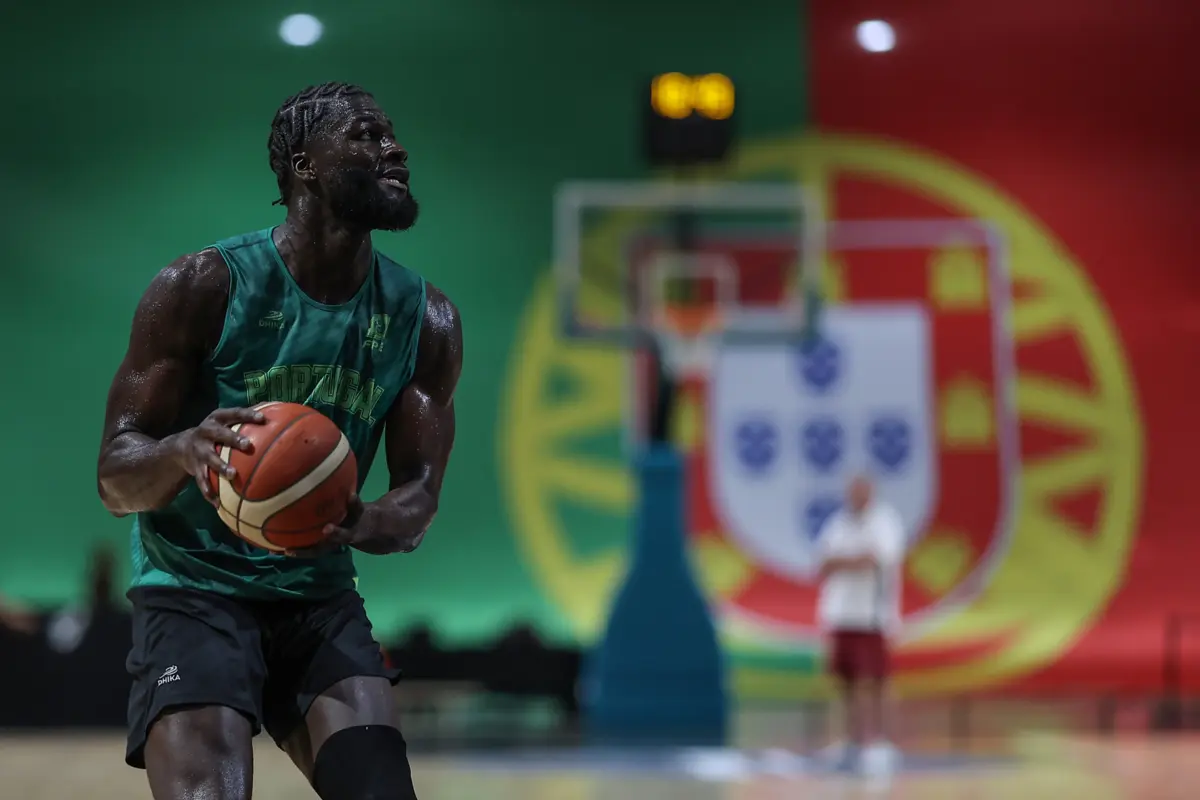 Imagem de contexto do artigo Neemias Queta quer fazer história e colocar Portugal no mapa do basquetebol internacional