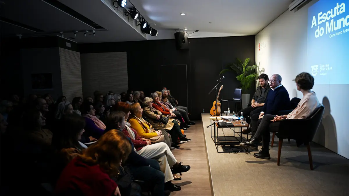 Luísa Sobral e Tiago Nacarato, no programa "A Escuta do Mundo", na TSF
