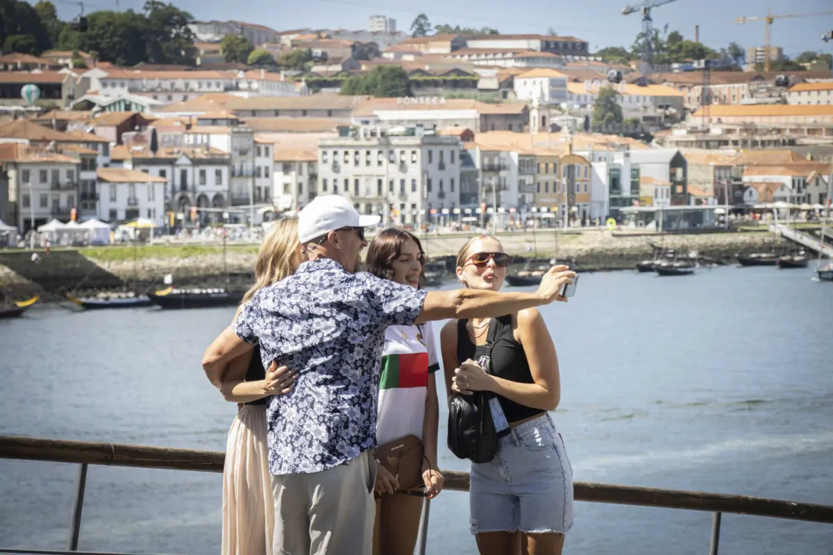Pelas contas de Carlos Abade, presidente do Turismo de Portugal, o país já está próximo da meta estabelecida para 2027