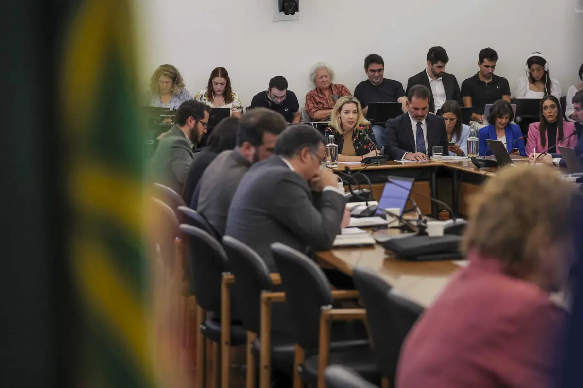 A mãe das crianças a ser ouvida na comissão parlamentar de inquérito