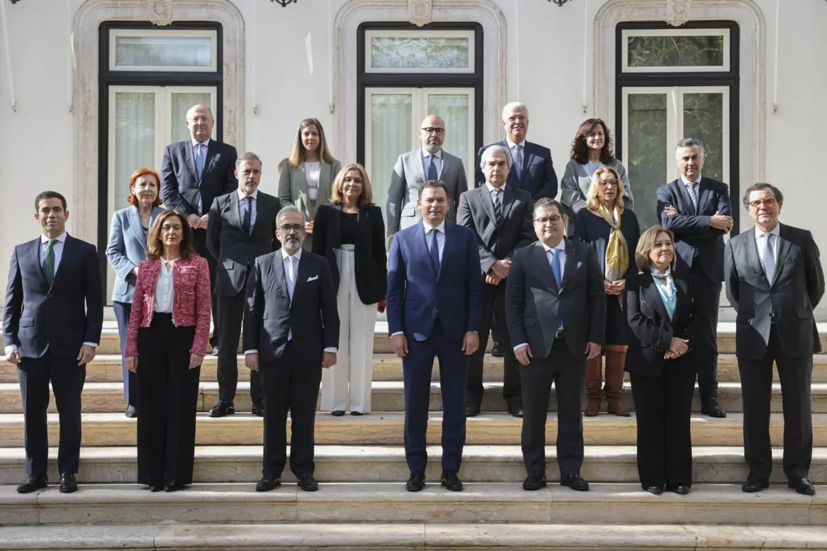 Imagem de contexto do artigo Governo completo reúne-se este sábado em Óbidos