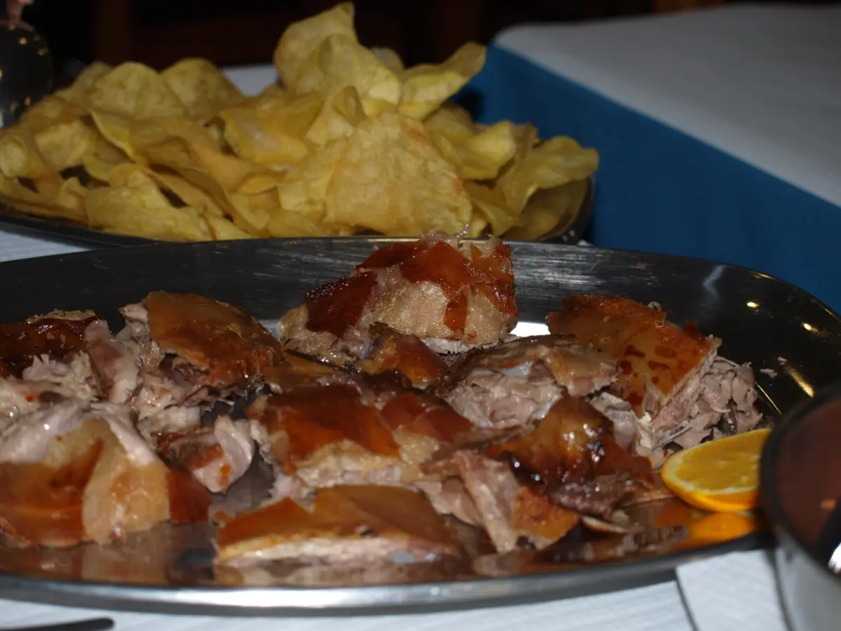 Imagem de contexto do artigo Cozinha portuguesa considerada a 4.ª melhor do mundo. Leitão da Bairrada é dos pratos favoritos