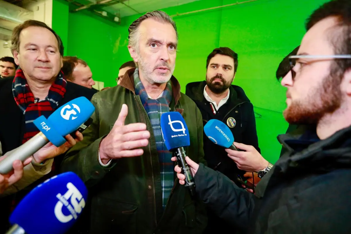 Imagem de contexto do artigo "Teria de fazer reflexão profunda." Cotrim não exclui apoiar Ventura numa eventual segunda volta