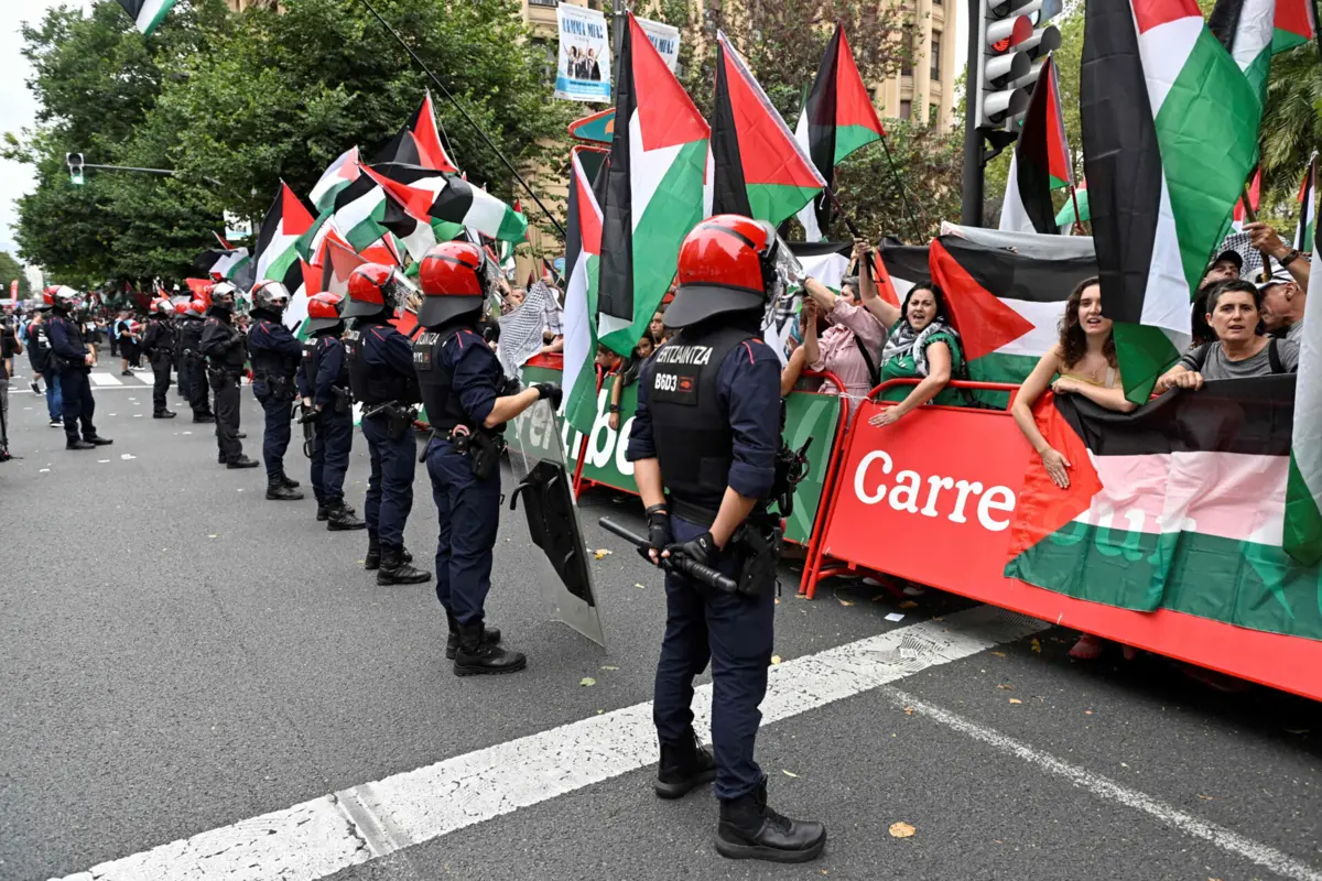 Imagem de contexto do artigo Protestos pró-Palestina deixam 11.ª etapa da Vuelta sem vencedor