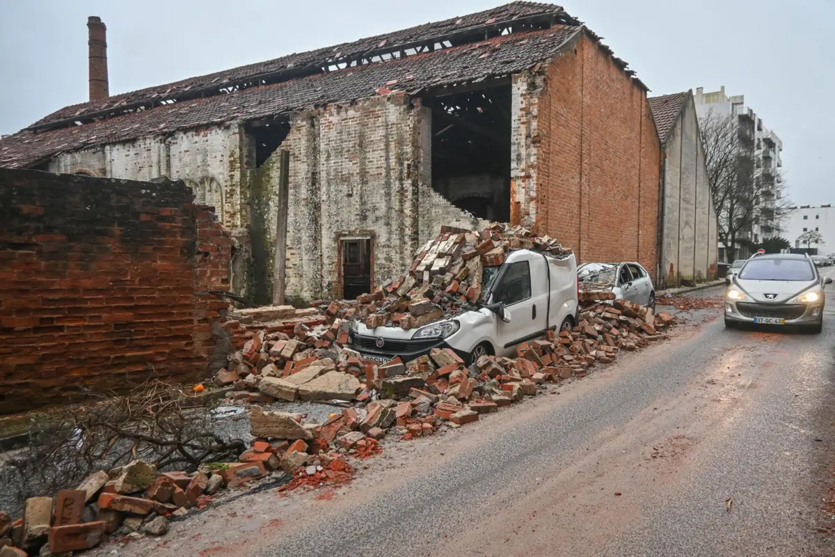 Imagem de contexto do artigo Apoios à reconstrução, isenções fiscais, moratórias e linhas de crédito: as medidas do Governo para responder à tempestade Kristin