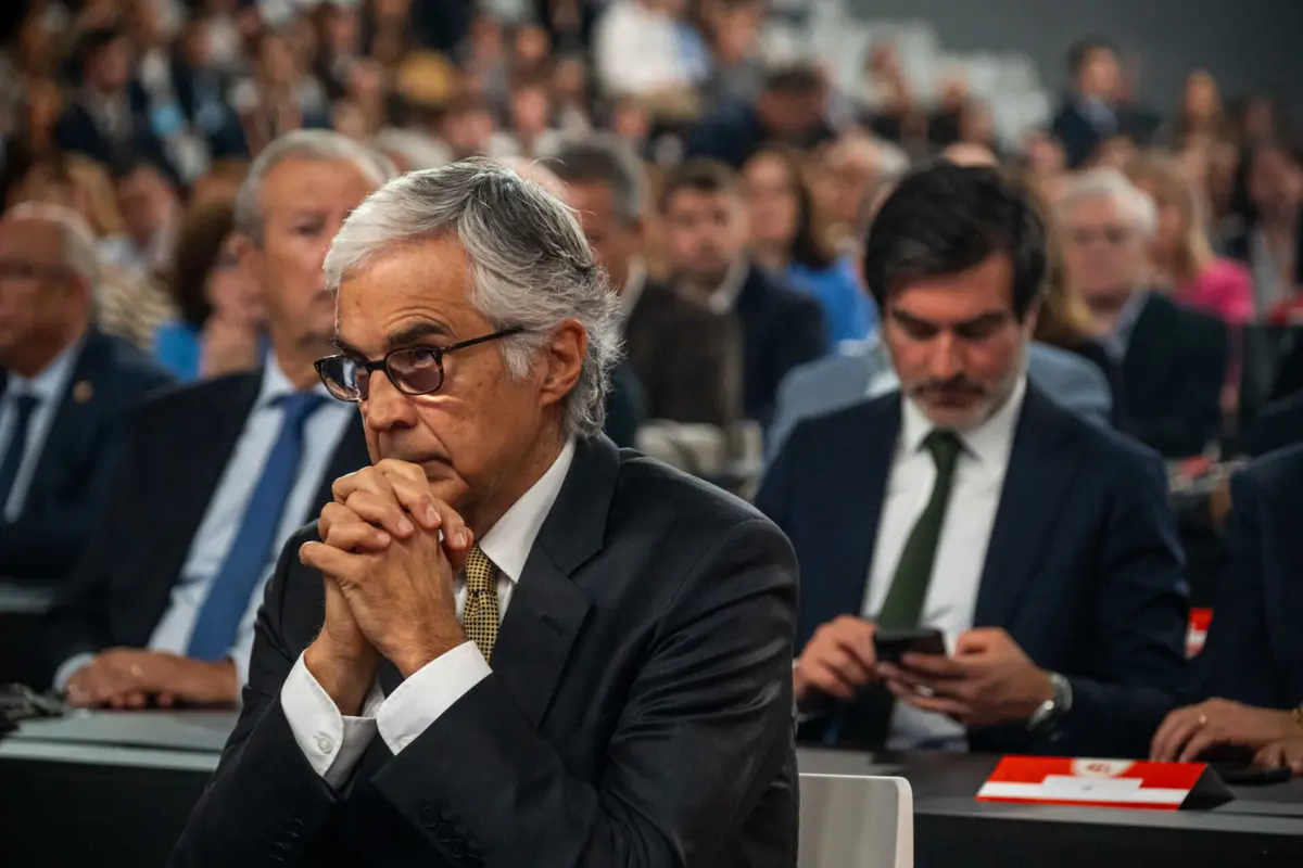 Aguiar-Branco considera que Pedro Nuno "fez pior à democracia em seis dias" do que Ventura em seis anos