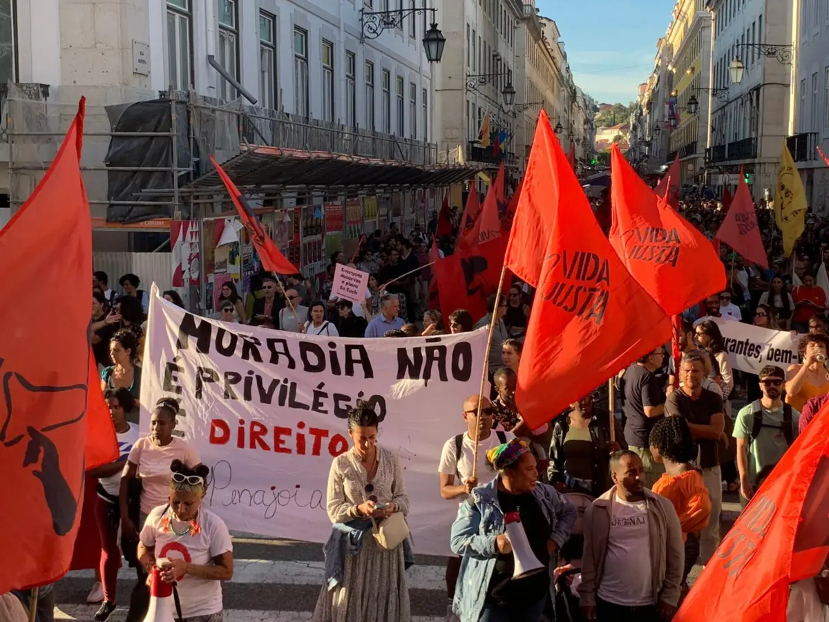 Imagem de contexto do artigo "Grande ação de luta" pelo direito à habitação: protesto junta milhares de pessoas por todo o país