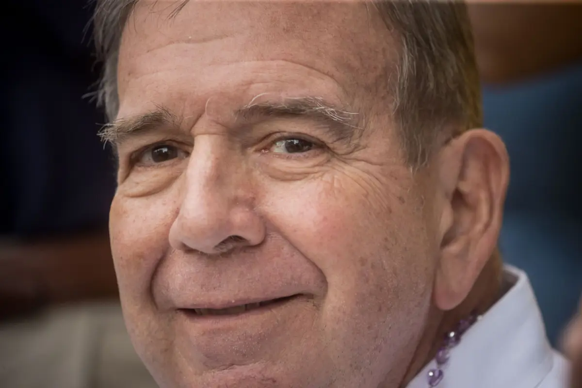 Edmundo González, líder da oposição venezuelana, recebeu o Prémio Sakharov para a Liberdade de Pensamento