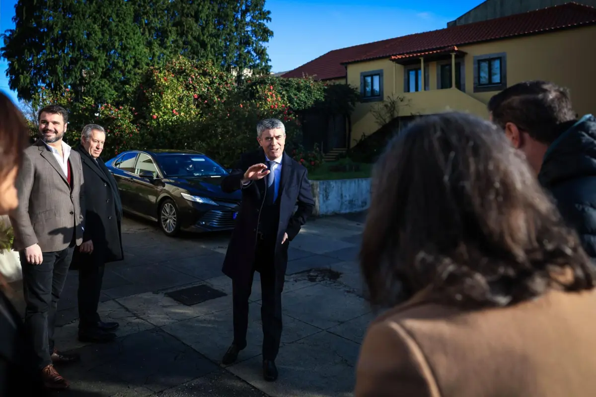 Imagem de contexto do artigo Carneiro nega aproveitamento de vitória de Seguro na 1.ª volta ao convocar diretas no PS