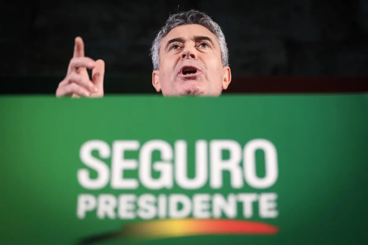 Imagem de contexto do artigo "Socialistas estão felizes." Carneiro diz que vitória de Seguro é triunfo de campo democrático amplo